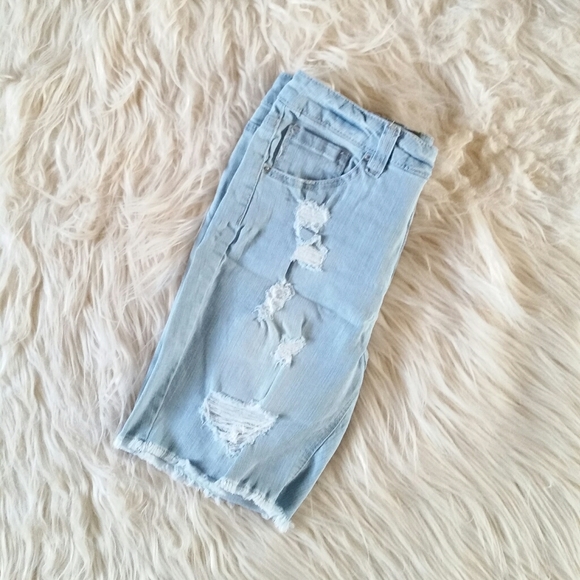 🆕DISTRESSED BERMUDA🆕 - Picture 3 of 4